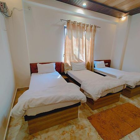 Elegance Hotel And Banquet Ayodhya Bagian luar foto