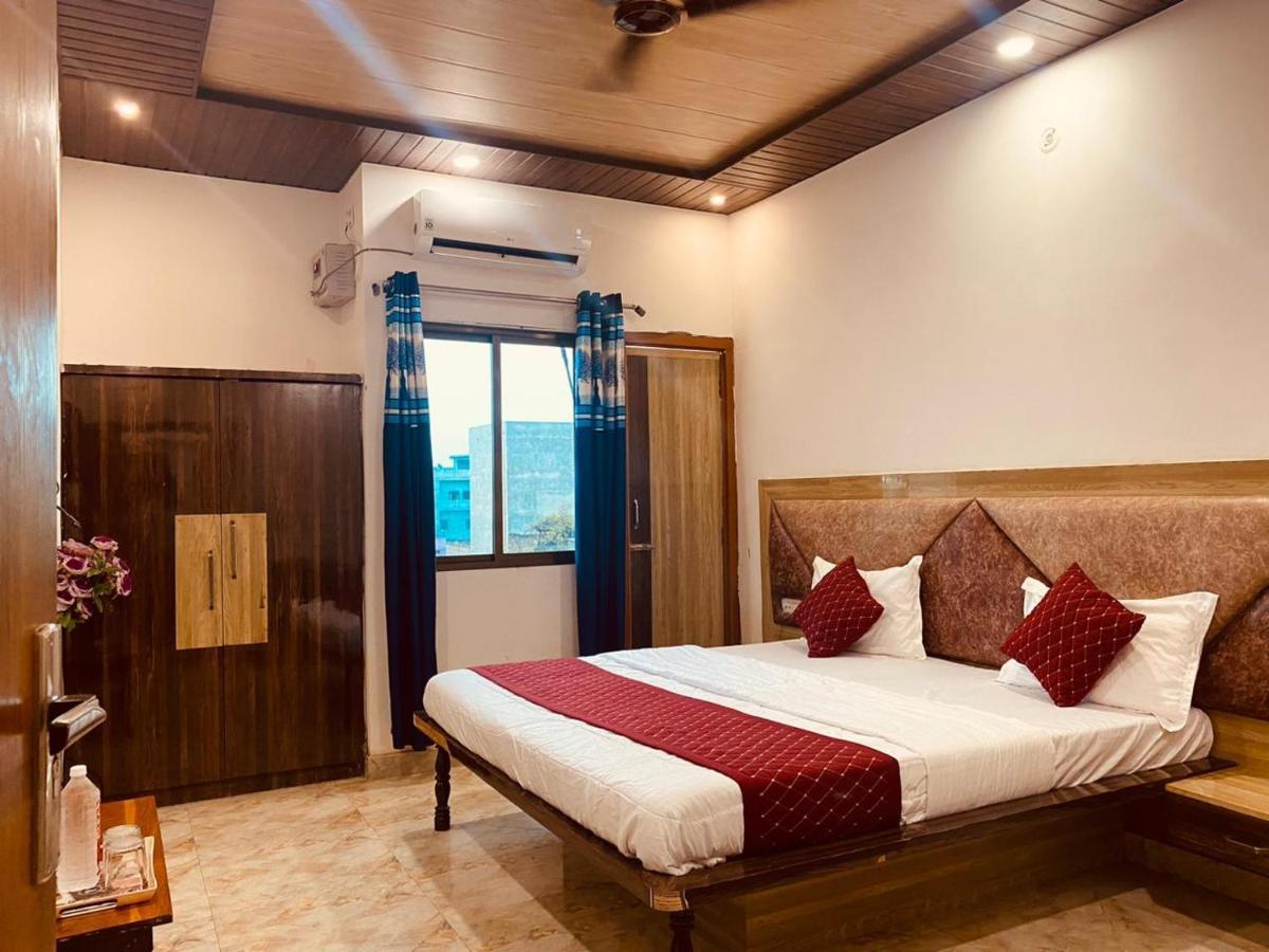 Elegance Hotel And Banquet Ayodhya Bagian luar foto