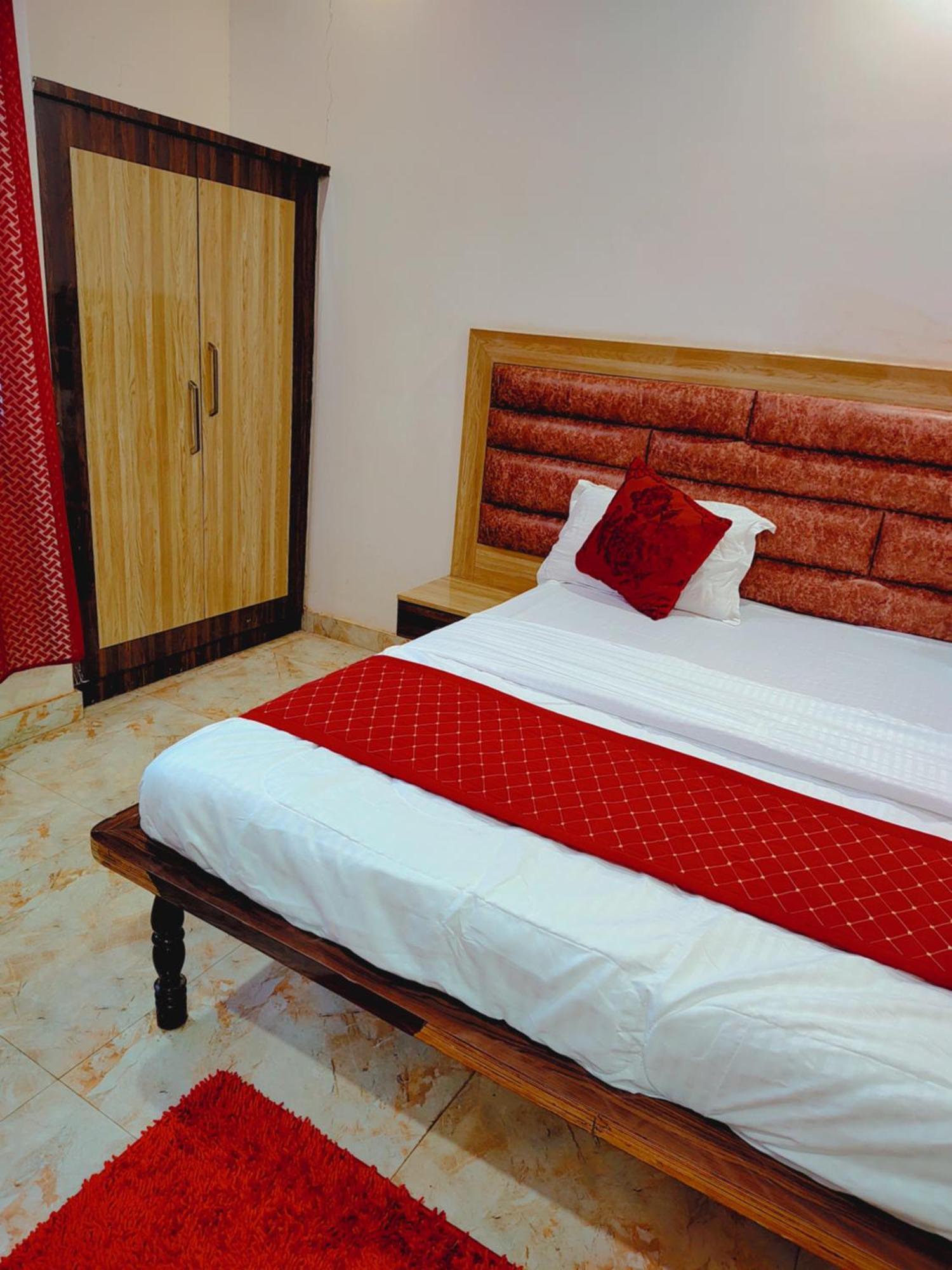 Elegance Hotel And Banquet Ayodhya Bagian luar foto