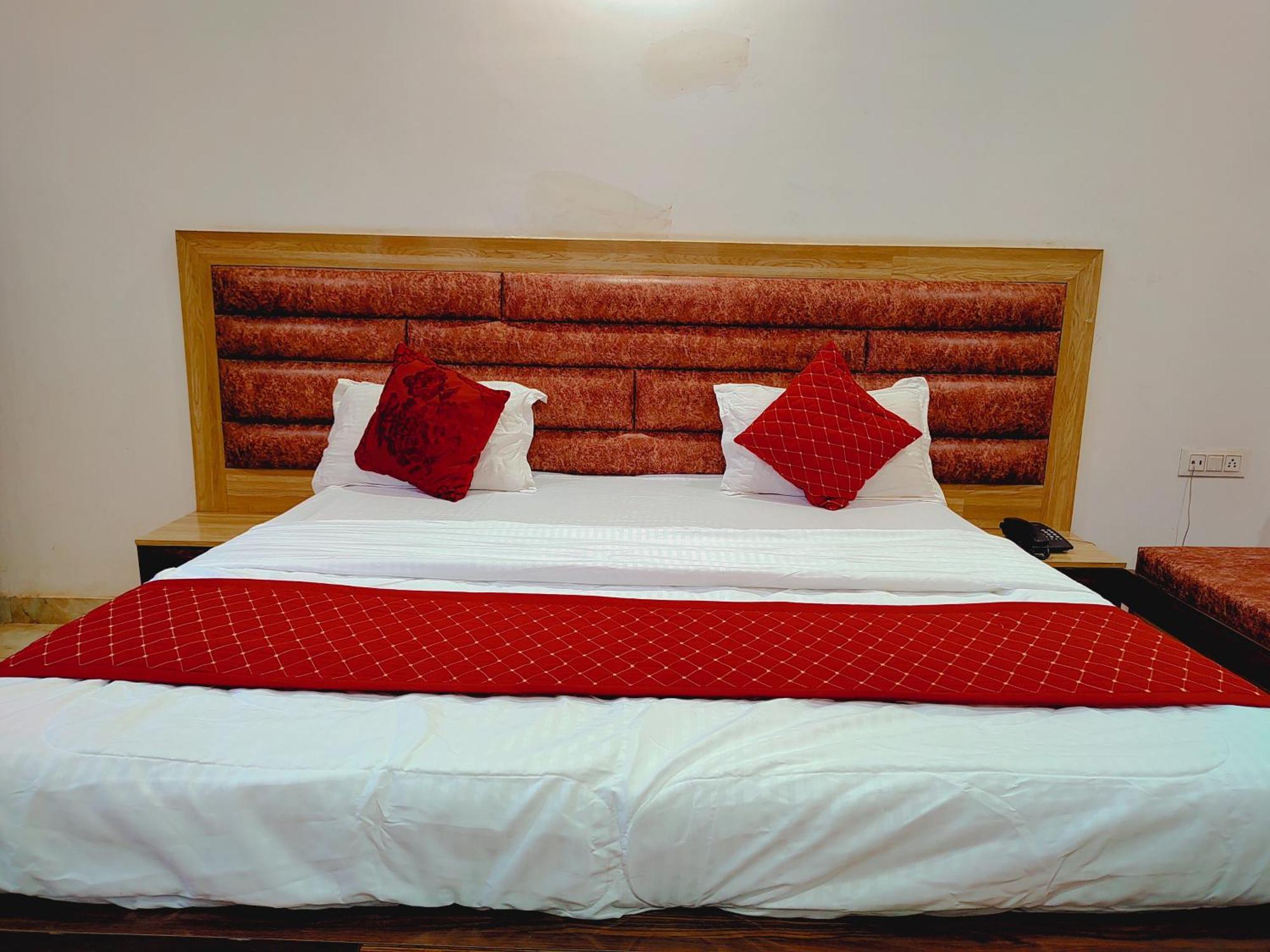 Elegance Hotel And Banquet Ayodhya Bagian luar foto