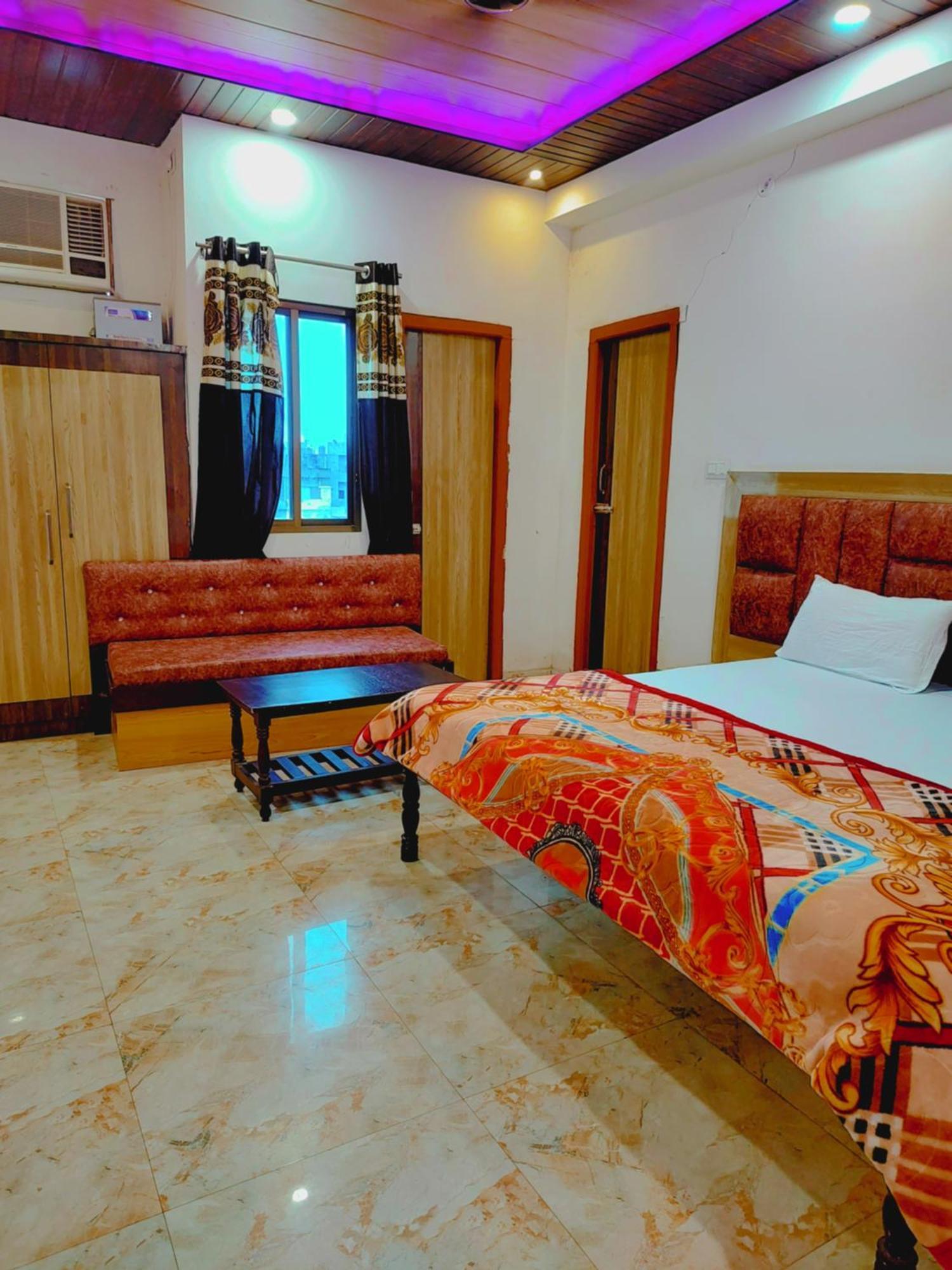 Elegance Hotel And Banquet Ayodhya Bagian luar foto