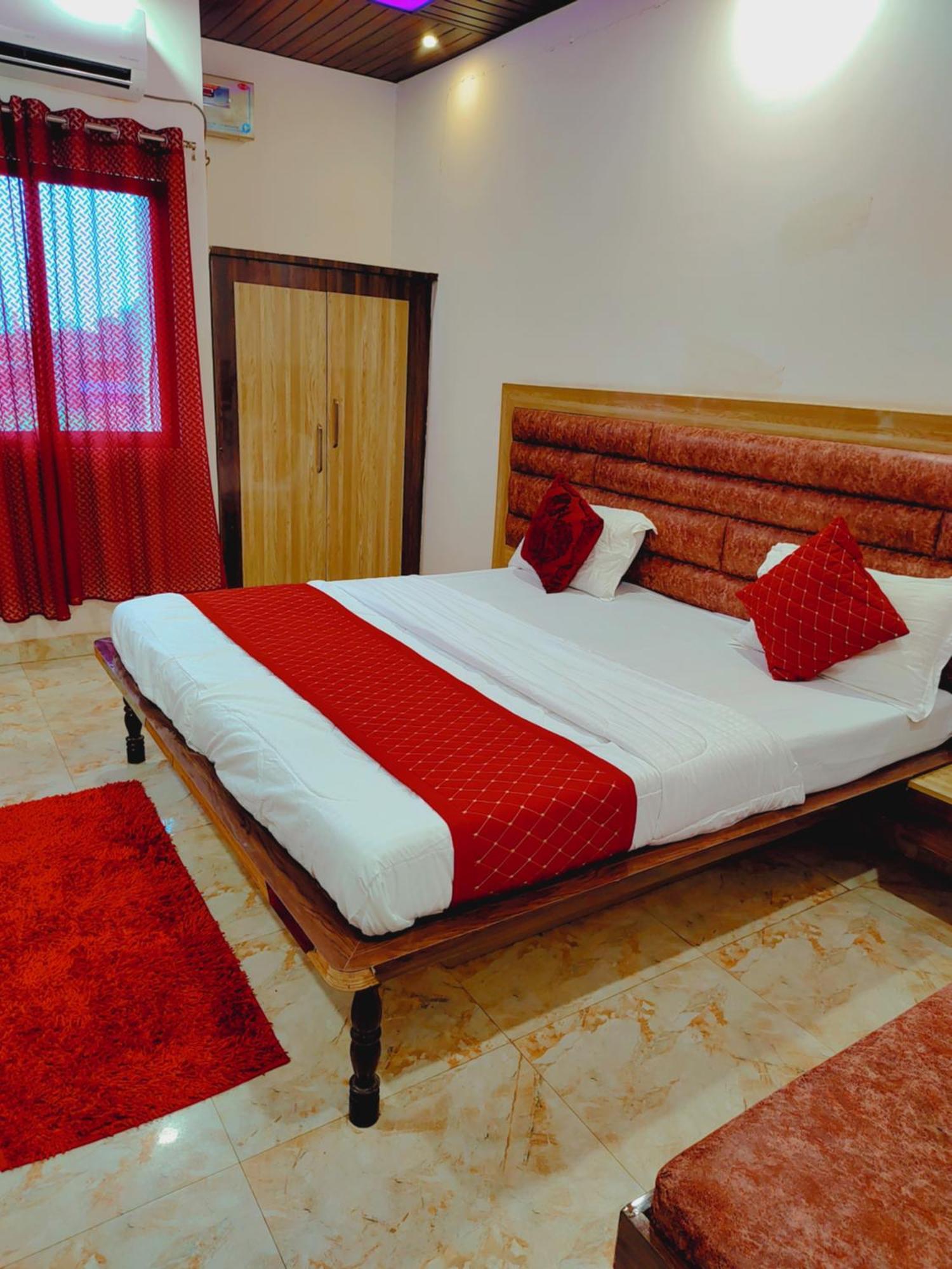 Elegance Hotel And Banquet Ayodhya Bagian luar foto