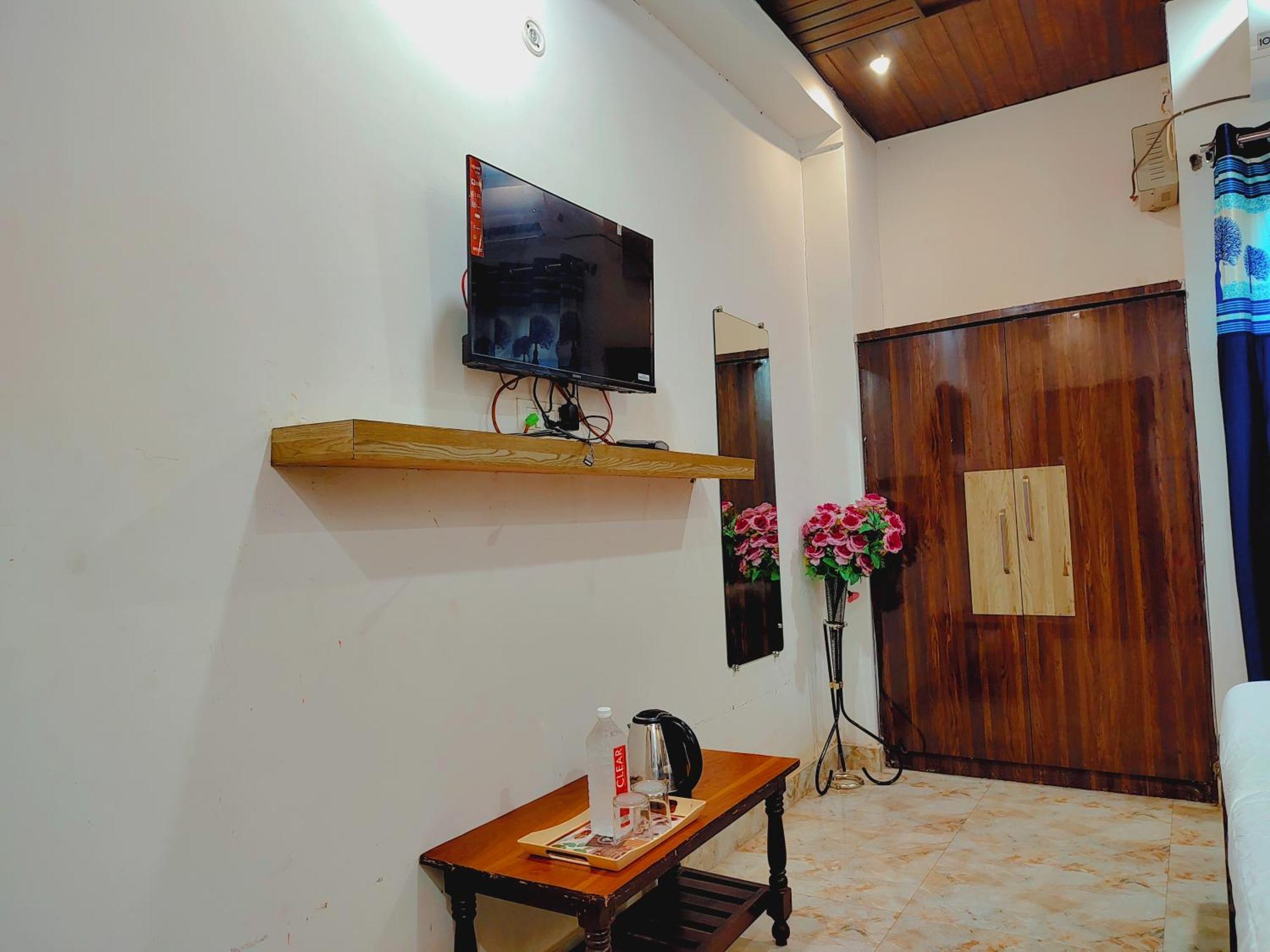 Elegance Hotel And Banquet Ayodhya Bagian luar foto