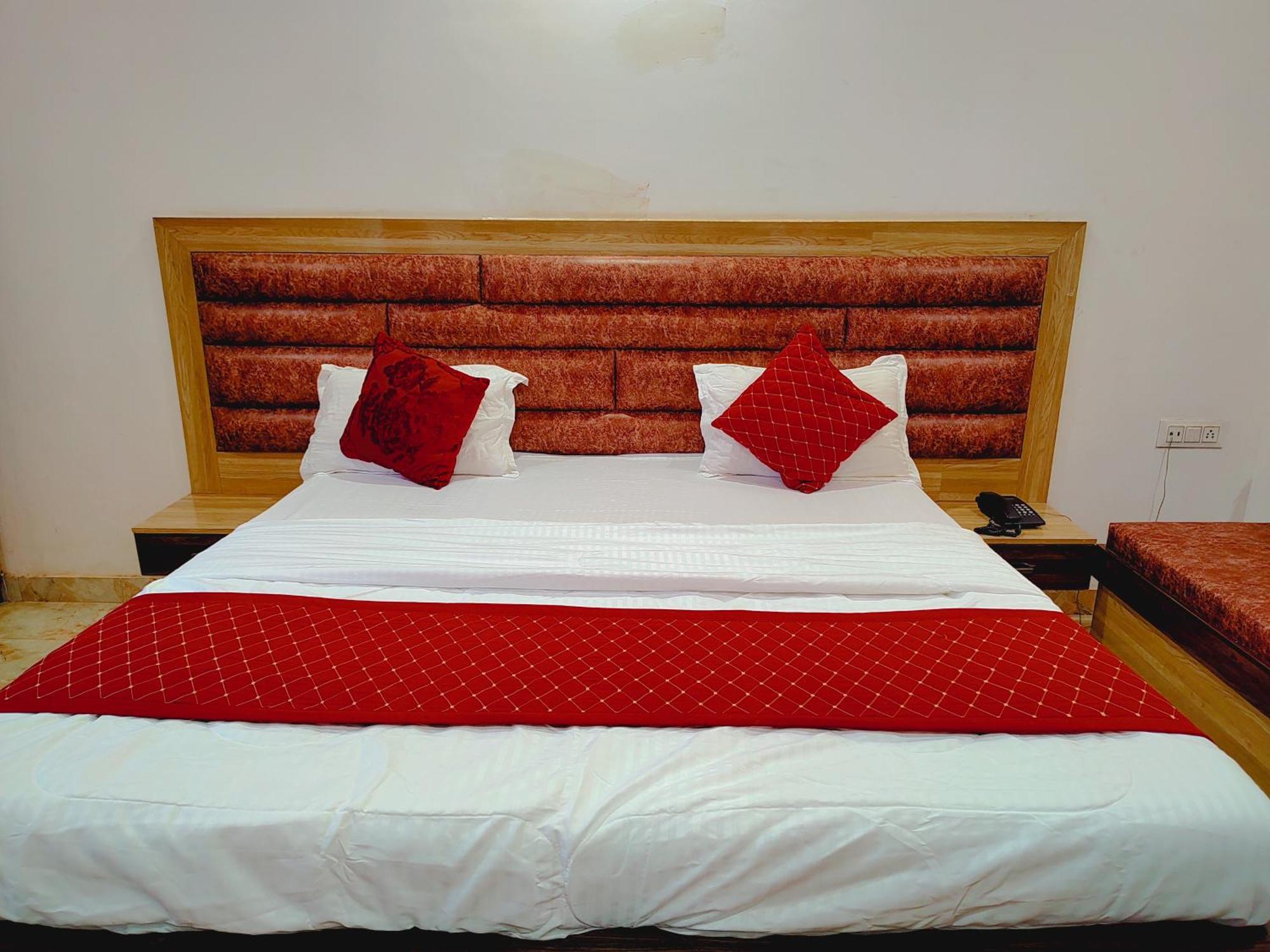 Elegance Hotel And Banquet Ayodhya Bagian luar foto