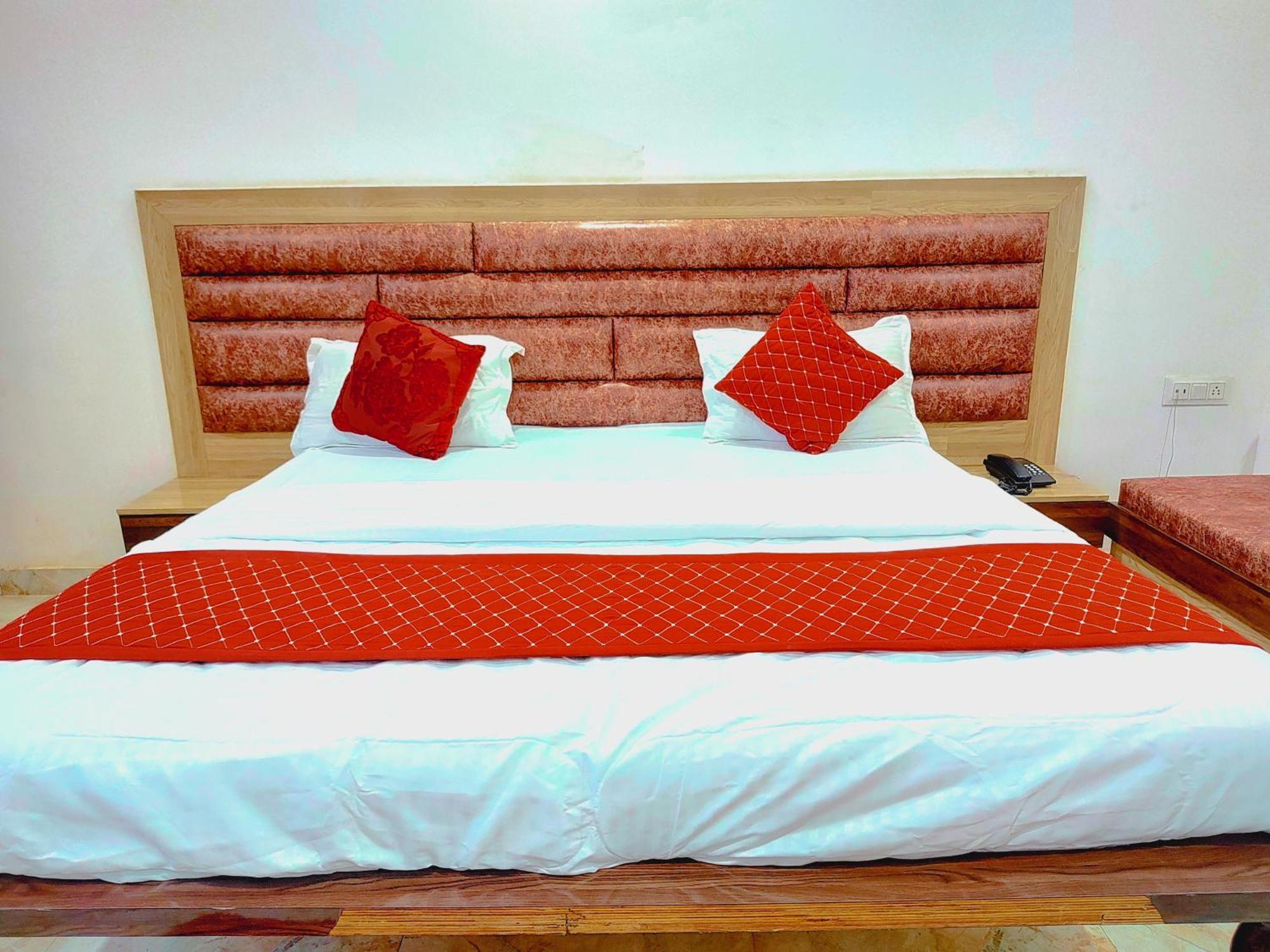 Elegance Hotel And Banquet Ayodhya Bagian luar foto