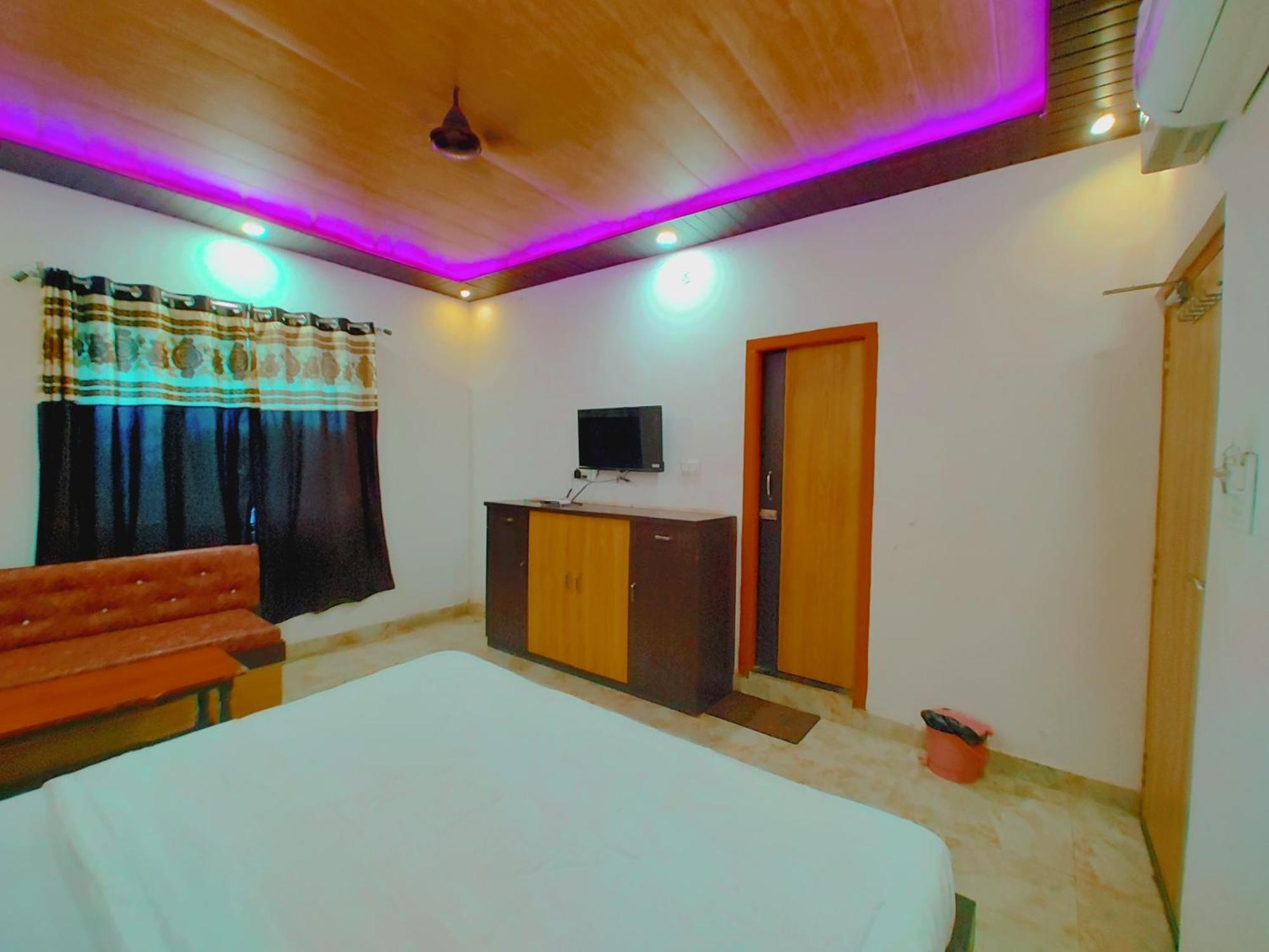 Elegance Hotel And Banquet Ayodhya Bagian luar foto