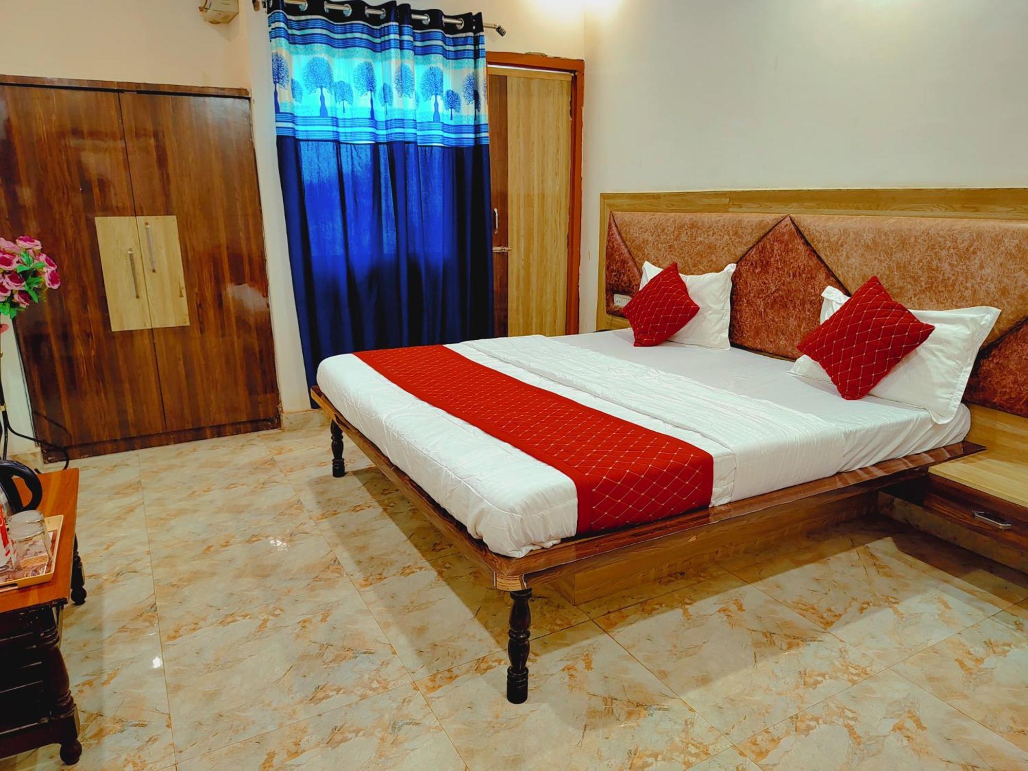 Elegance Hotel And Banquet Ayodhya Bagian luar foto